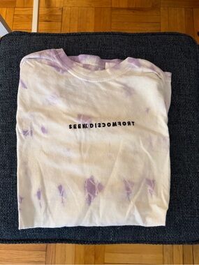 NWOT Yes Theory Seek Discomfort White and Purple Tie-Dye T Shirt Unisex Medium